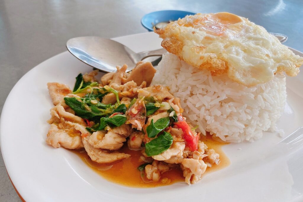 Top 5 Halal Thai dishes - Pad Grapaow Gai - ThaiFoodHalal.com